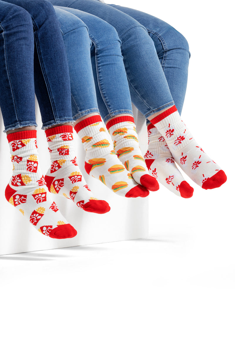 2-CFA_IHA_311050_HOL25_Merch_Socks-3pk_Talent_On-white.jpg