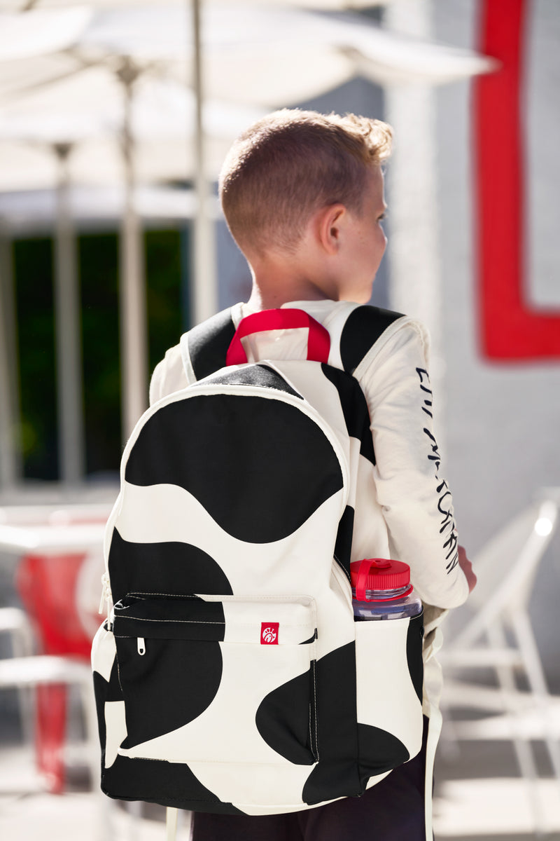 2_CFA_IHA_70051_Merch_Cows_Collection_Backpack_Lifestyle_C.jpg_master.jpg