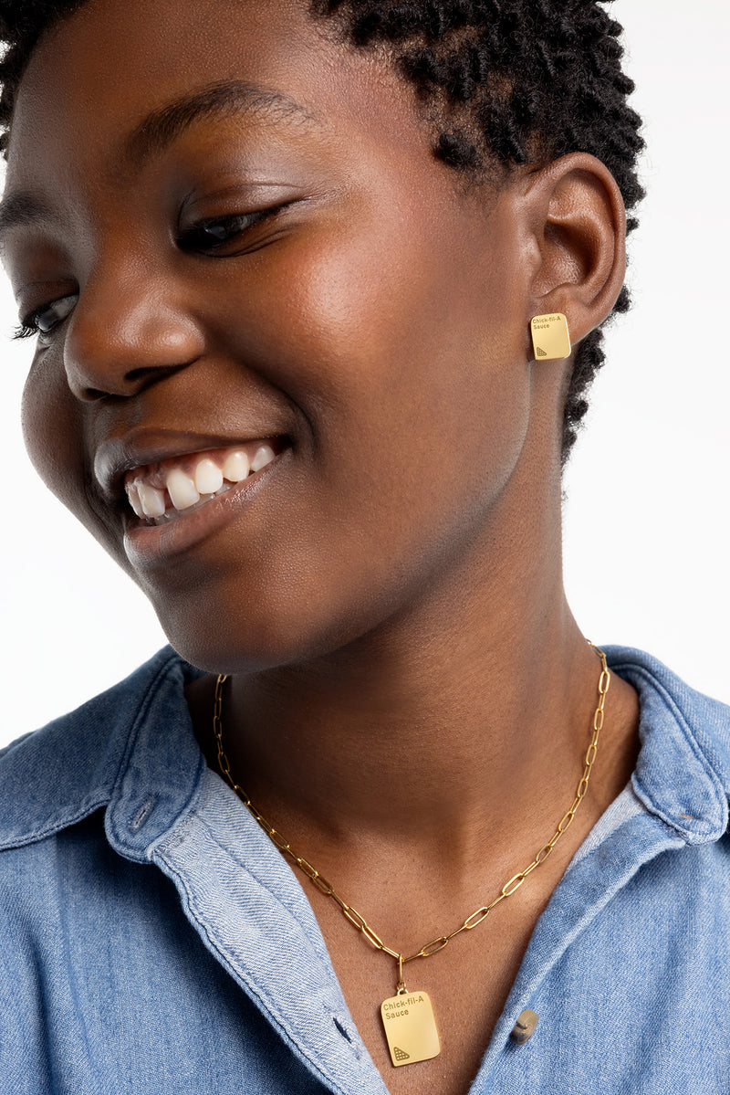 4-CFA_IHA_311050_HOL25_Merch_CFA-Sauce-Necklace_Earrings_Talent_On-white_3.jpg